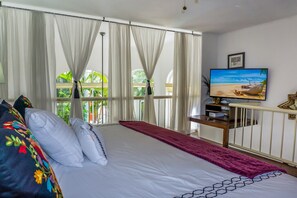 1 bedroom, iron/ironing board, travel cot, WiFi - One bedroom Luxury condo by BRIC at The Royal Palms (Playa del Carmen)