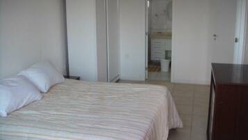 5 bedrooms, free WiFi, bed sheets