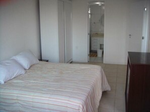 5 bedrooms, free WiFi, bed sheets