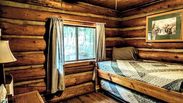 2 bedrooms, iron/ironing board, bed sheets