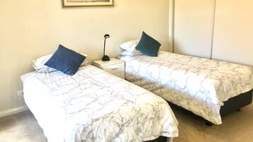 2 bedrooms, iron/ironing board, free WiFi, bed sheets