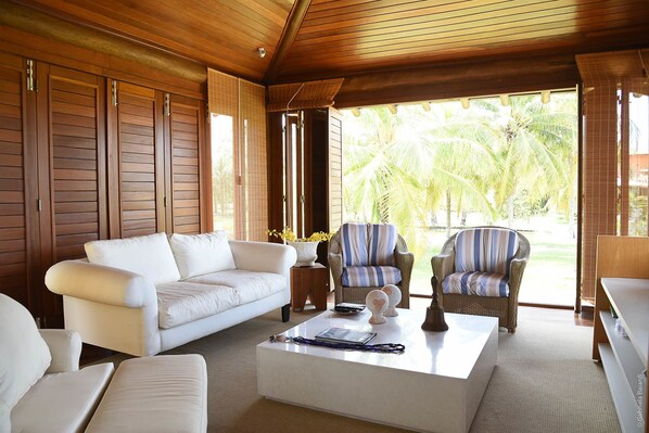 Exclusive House, Multiple Beds, Smoking | Living area | LED TV - Super Casa de Praia em Costa do Sauípe (Mata de São João)