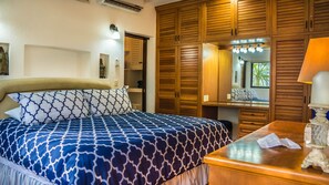 1 bedroom, iron/ironing board, WiFi, bed sheets - Cozy one bedroom condo by BRIC at the Royal Palms (Playa del Carmen)