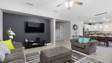 Smart-tv, videospil, dvd-afspiller, bordfodbold