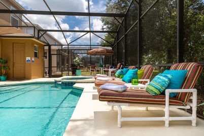 Magical Family Villa: 8-Bdrm, 5 Themed, Pool, Spa, Game Room, Arcade, Movie