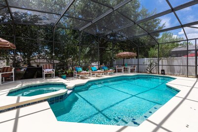 Magical Family Villa: 8-Bdrm, 5 Themed, Pool, Spa, Game Room, Arcade, Movie