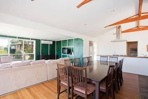 Dining - Jan Juc Beach House. (Jan Juc)