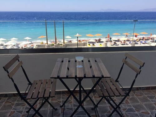 Appartement de luxe rénové en bord de mer bleu Agean