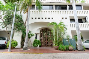 Exterior - 2 Bedroom condo with private Roof top terrance by BRIC at The Royal Palms (Playa del Carmen)