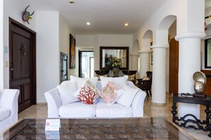 Interior - 2 Bedroom condo with private Roof top terrance by BRIC at The Royal Palms (Playa del Carmen)