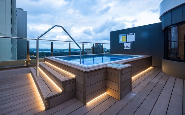 Pool auf dem Dach