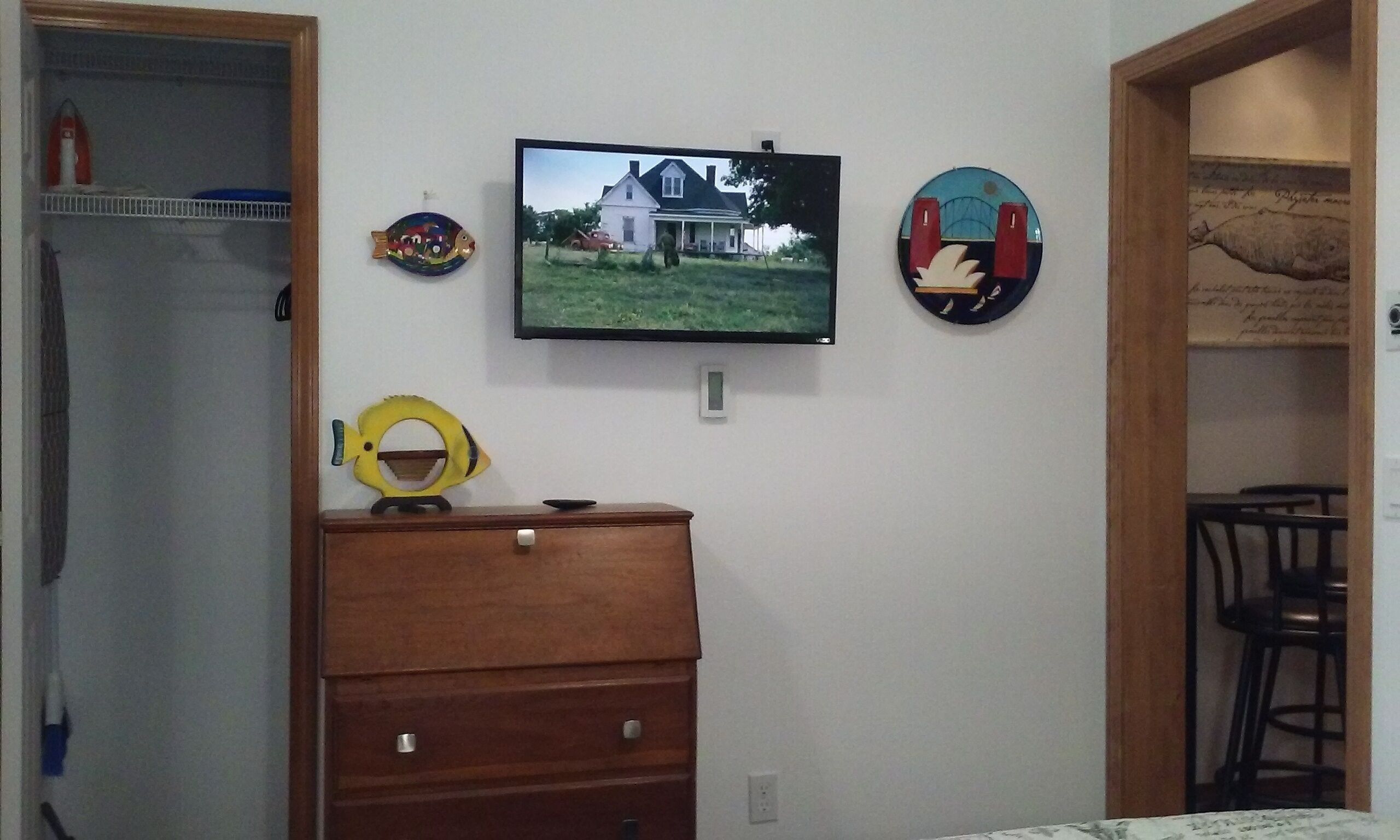 Internet TV, desk/dresser, closet