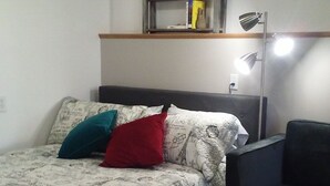 Iron/ironing board, WiFi, bed sheets - Kettle's Trail Private Studio Suite - Whidbey Island Coupeville (Coupeville)