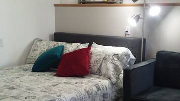 Iron/ironing board, WiFi, bed sheets