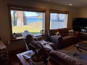 Smart TV, fireplace, video games, DVD player -           LAKEFRONT 6 BEDROOM HOME
         IF YOU WANT THE BEST THIS IS IT (south lake tahoe)