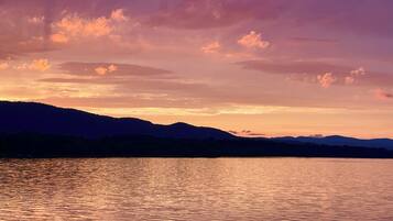 1 quarto, berço de viagem, Wi-Fi de cortesia, roupa de cama