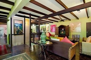 Smart TV, DVD player, books, stereo