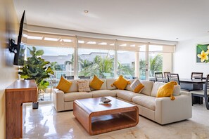 TV - Ocean View Penthouse at The Elements by BRIC (Playa del Carmen)