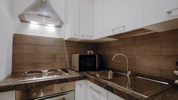 Réfrigérateur, micro-ondes, four, lave-vaisselle