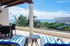 Outdoor dining - Stunning 3 bedroom Penthouse at The Elements by BRIC (Playa del Carmen)