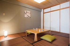 Free WiFi, bed sheets - Sundance Resort Kawaguchiko (Fujikawaguchiko)
