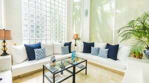 TV, DVD player - 2 Bedroom condo with a 2 level high Living Room by BRIC at the Royal Palms (Playa del Carmen)