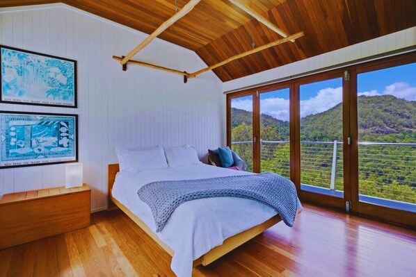 2 bedrooms, iron/ironing board, bed sheets, wheelchair access