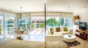 TV, DVD player - Amazing Oceanview Penthouse at The Elements by BRIC (Playa del Carmen)