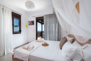 4 bedrooms, in-room safe, desk, soundproofing