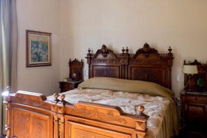 5 bedrooms, desk, iron/ironing board, travel cot - Charming Boutique Villa Between Milan and Lake Como, golf and gourmet (Barzanò (LC))