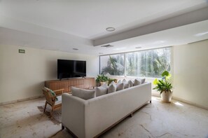 TV - Ground floor right off the huge Infinity Pool at The Elements by BRIC (Playa del Carmen)