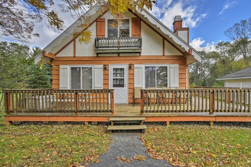 Walk to Green Lake & Beach: Cozy Cabin w/ Deck