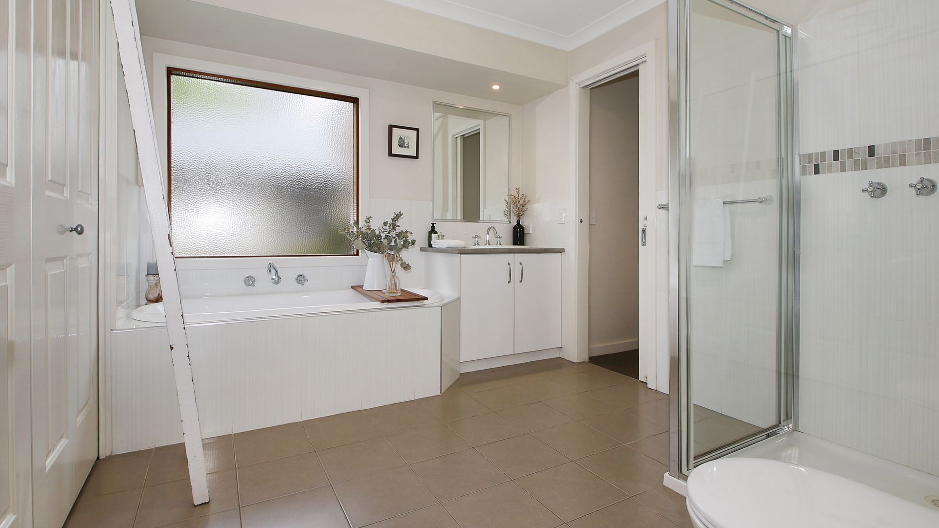 Bathtub, hair dryer