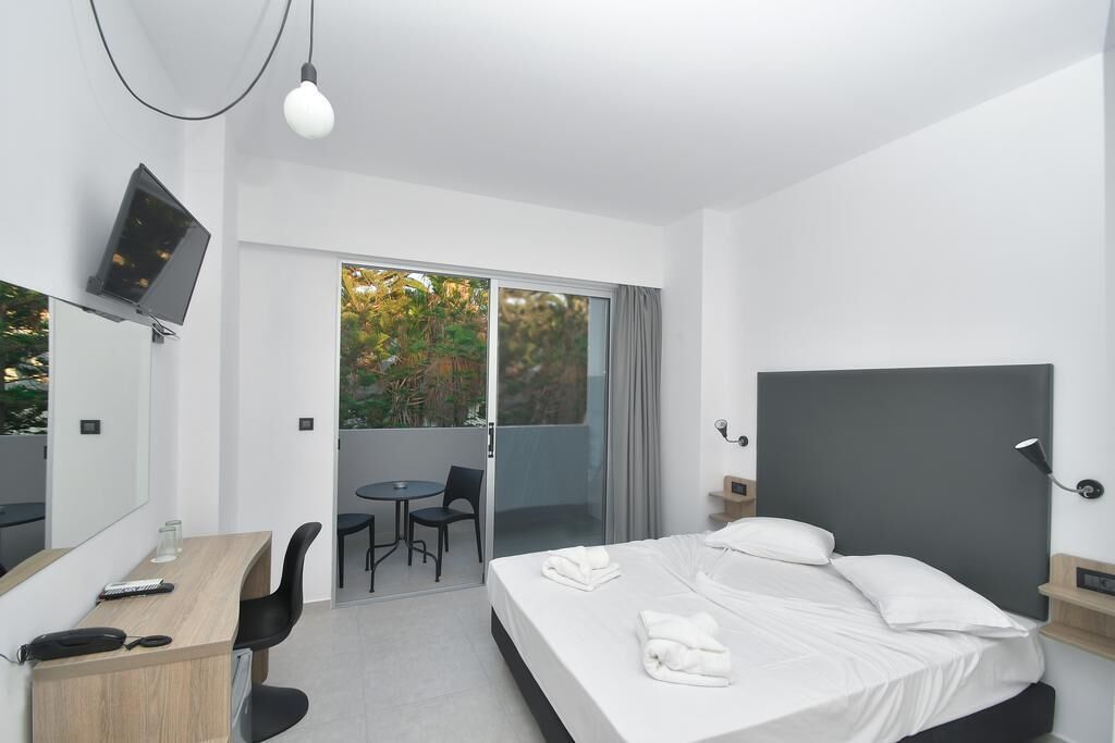 In-room safe, desk, soundproofing, free cribs/infant beds