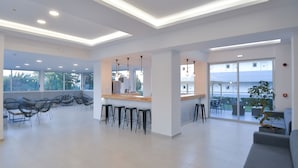 Lobby-lounge