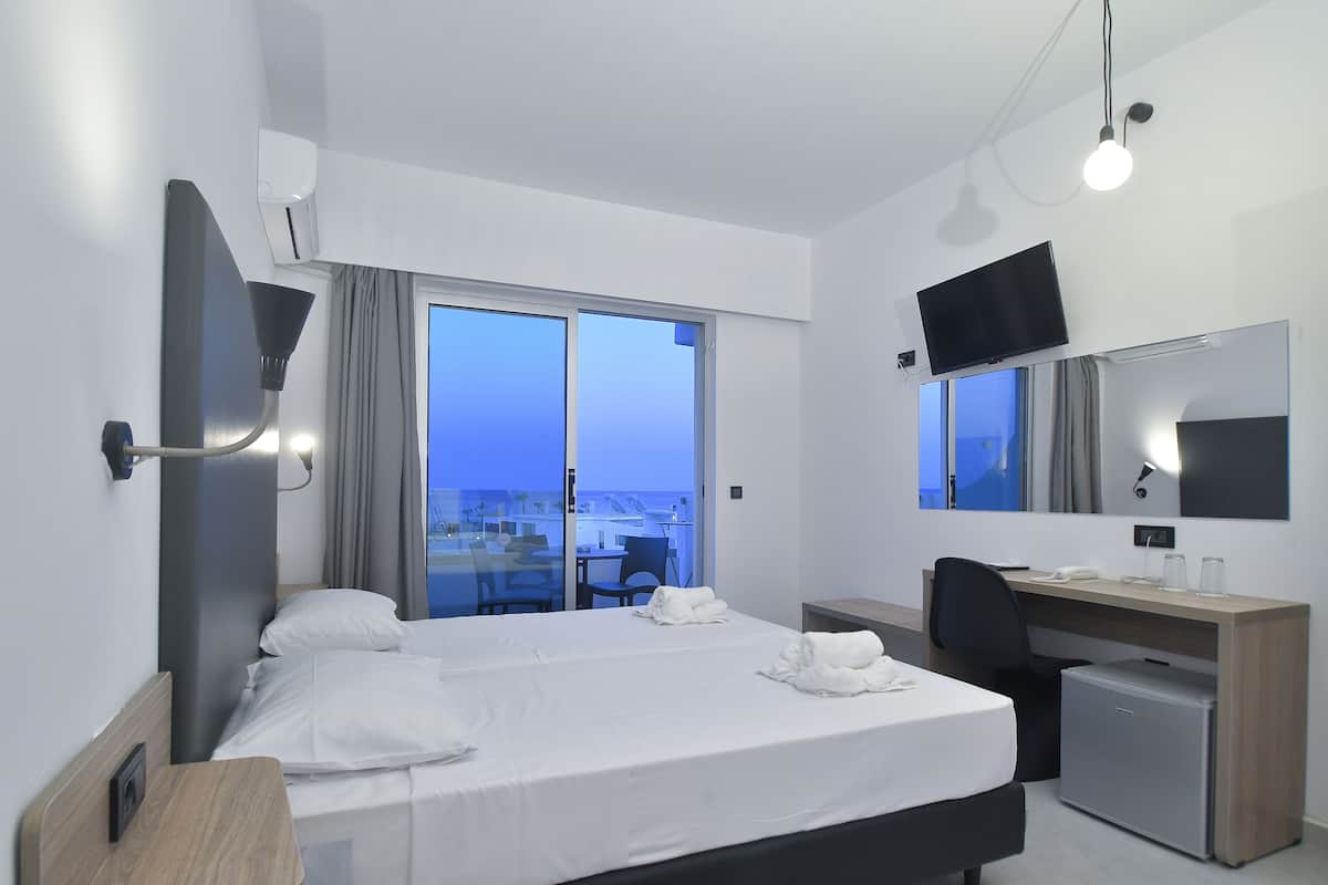 Double Room, Sea View | In-room safe, desk, soundproofing, free cots/infant beds