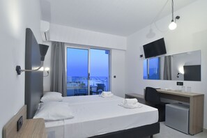 Double Room, Sea View | In-room safe, desk, soundproofing, cribs (free) - Evita Bay (Rhodes)