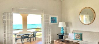 Ocean facing spacious One Bedroom Apt two minutes walk to the beach
