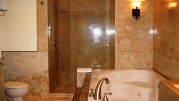 SĂšche-cheveux, serviettes fournies