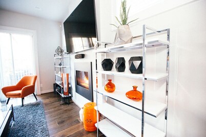 ★The Highland House★ Sleeps16+ centralized location★ 6 bdrm w/ 4 King Beds!