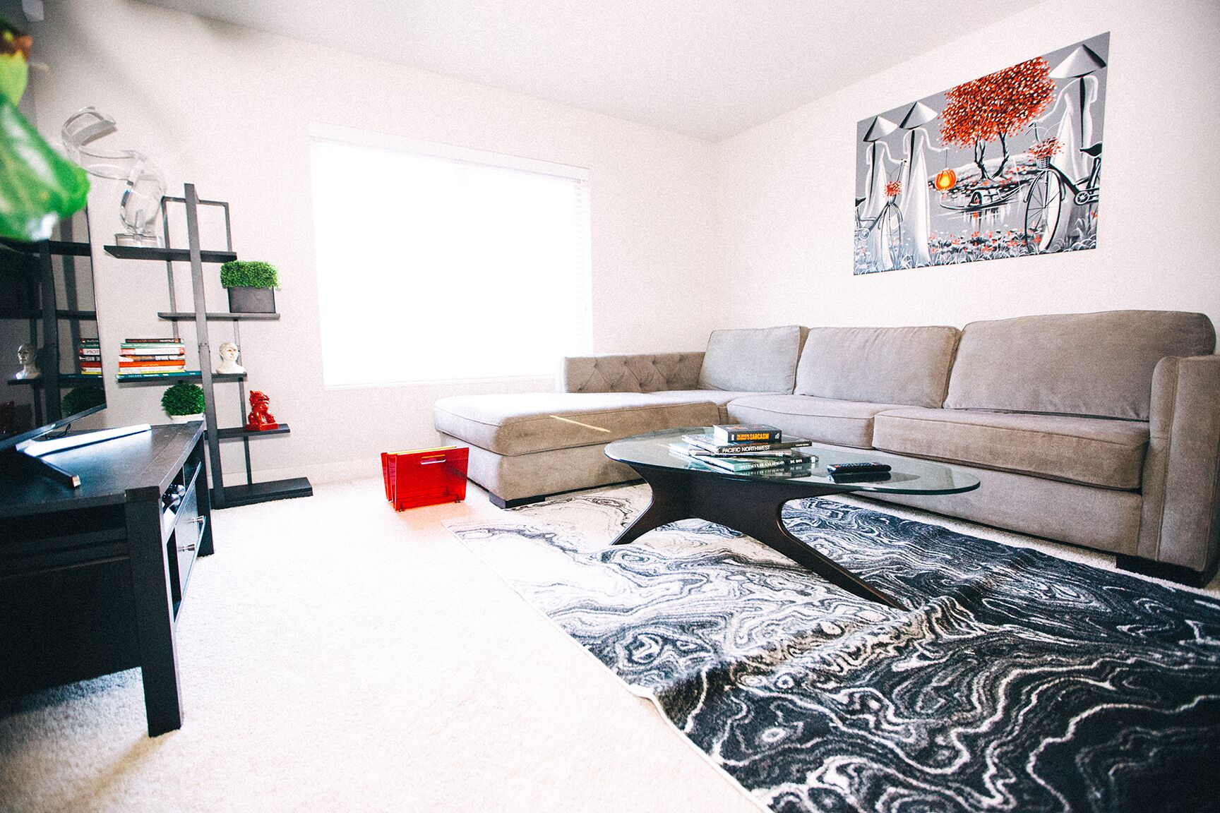 LED TV, fireplace, video games, Netflix