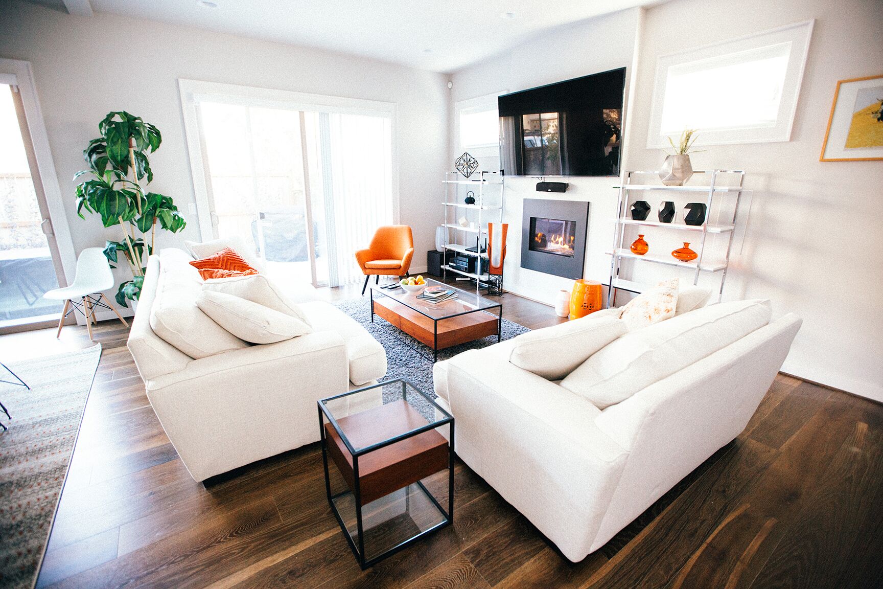 LED TV, fireplace, video games, Netflix