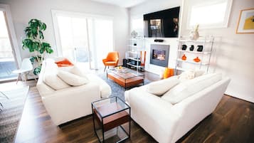 LED TV, fireplace, video games, Netflix