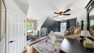 7 bedrooms, desk, iron/ironing board, travel crib