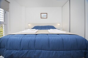 Leilighet, 1 queensize-seng, ikke-røyk | Dundyner, individuelt dekorert, individuelt innredet og sengetøy