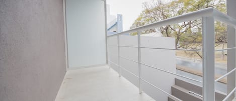 Appartement, 1 grand lit, non-fumeurs | Balcon