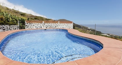 Casa Rural TomasĂn avec piscine privĂ©e et vue sur la mer Ă  Puntallana