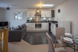 Apartment, 2 Bedrooms | Private kitchen | Fridge, microwave, toaster, highchair