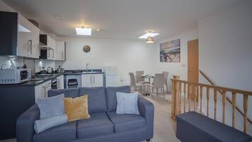 Apartment, 2 Bedrooms | Living area