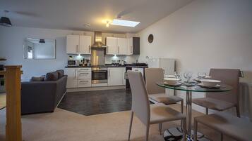 Apartment, 2 Bedrooms | Living area